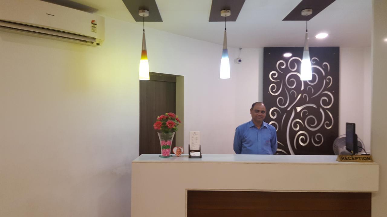 P M Regency Hotel Vadodara Exterior photo