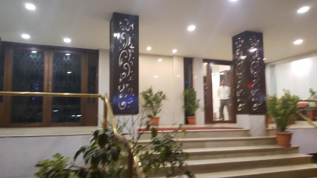 P M Regency Hotel Vadodara Exterior photo