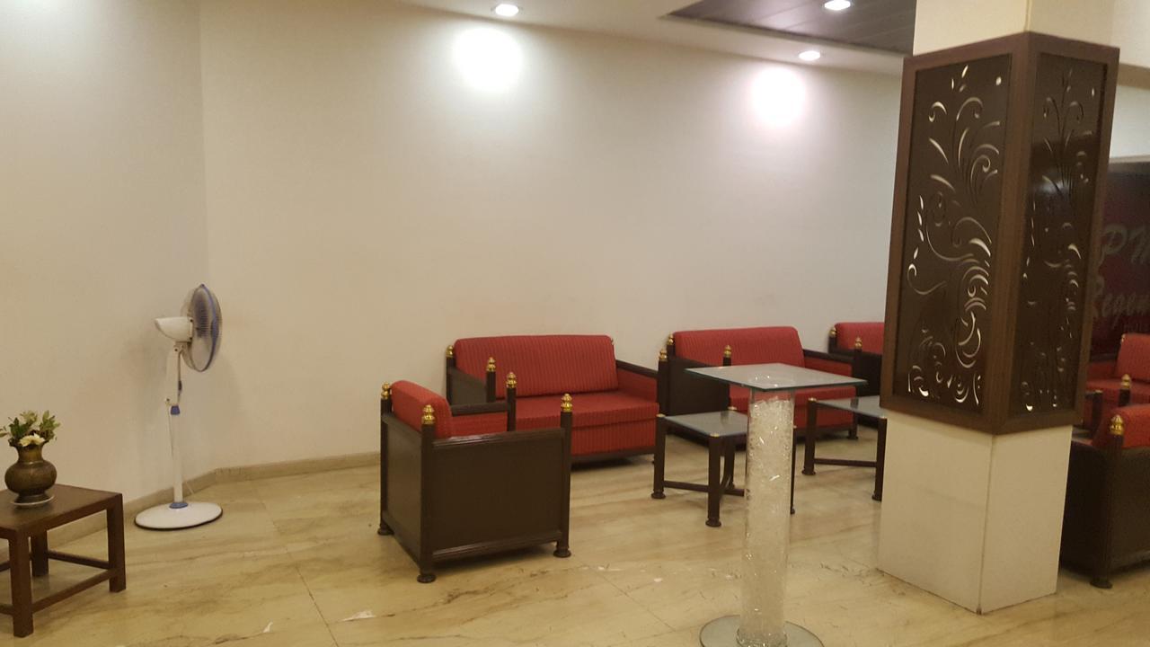 P M Regency Hotel Vadodara Exterior photo