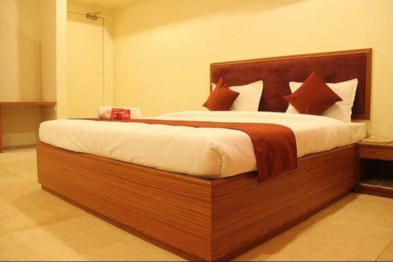 P M Regency Hotel Vadodara Exterior photo